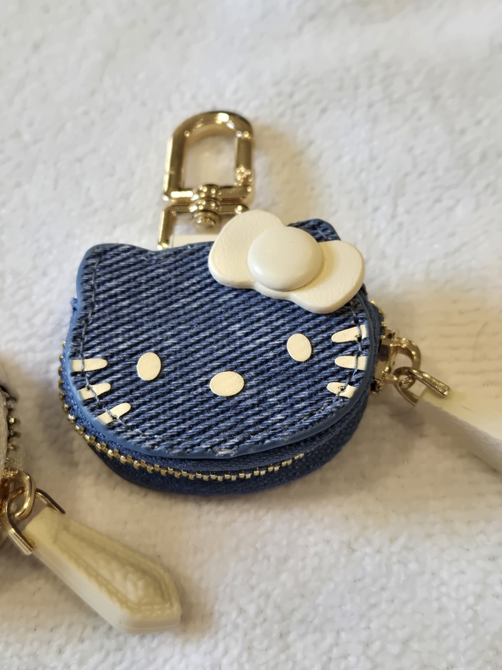 Hello Kitty Cream Plaid & Denim Cat Bag Charm/Keychain with Gold Clip - Picture 3 of 7